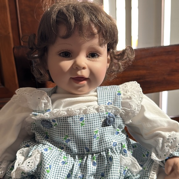 Beautiful Adora doll - Picture 4 of 5